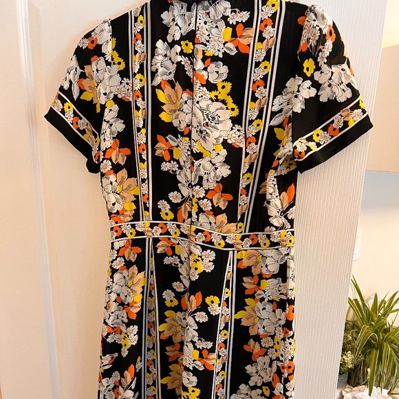 Casual floral dress - perfect for fall - Picture 2 of 4